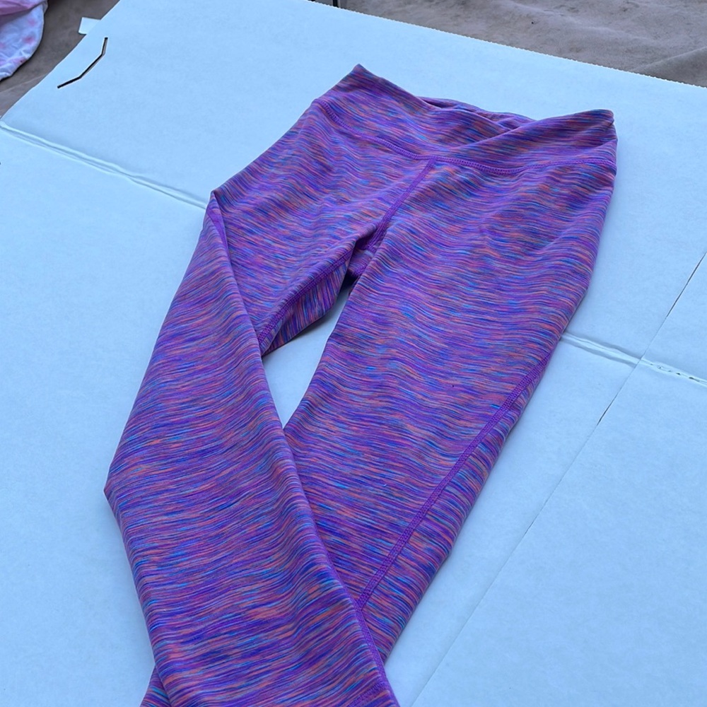 New without tags Kirkland size medium multi color leggings